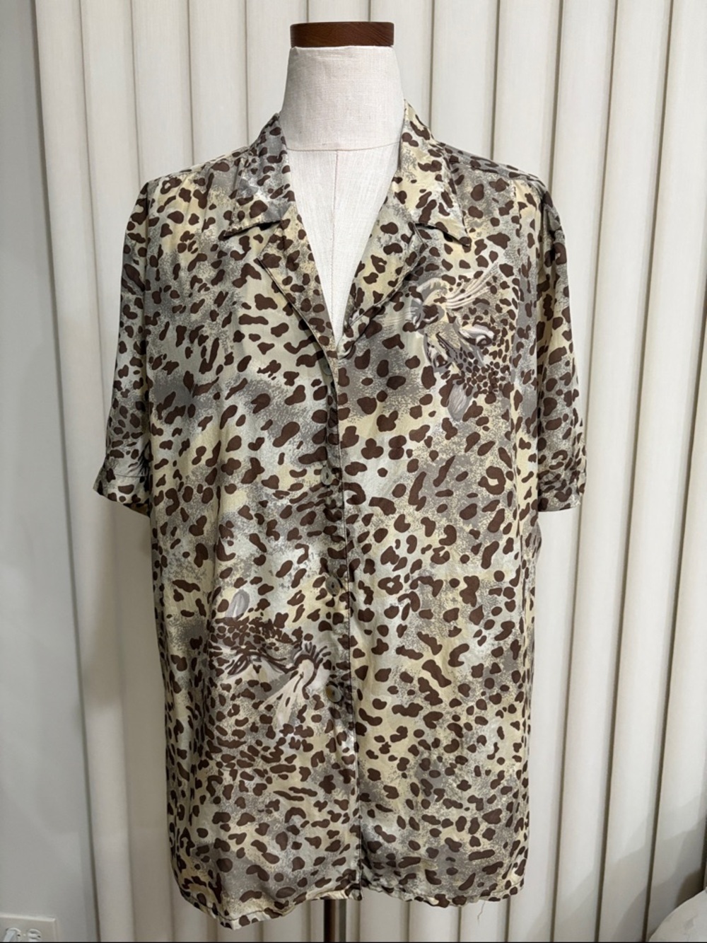 Vintage Natalie & Me 100% silk animal tiger button up women’s shirt short sleeve